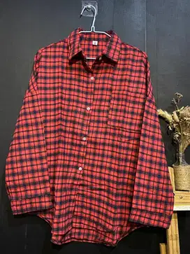 preloved.bytanti – Kemeja Flanel Kotak-Kotak Warna Merah Hitam