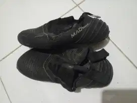 Sepatu panjat madroc