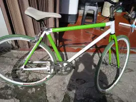 Sepeda fixie siap pakai ringan dan nyaman