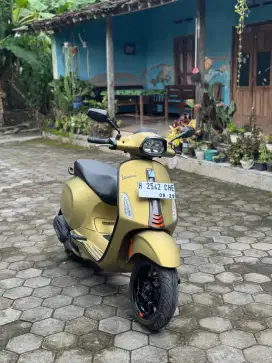 Vespa sprint S 2024 plat H (model terbaru) baru di pakai 3 bulan