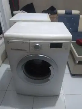 Msn cuci front ELECTROLUX 7KG,ori ga ada minus ,bndel awet tenaga gede