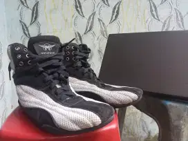 Sepatu Onemore Untuk Finess atau Gym atau lainnya ( like new )  uk 39