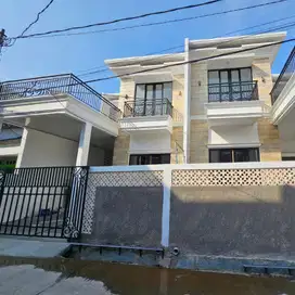 Dijual Cepat Rumah Baru Mewah 2 Lt di Jatiwaringin. Bekasi