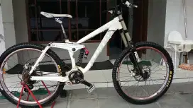 sepeda gunung mtb downhil