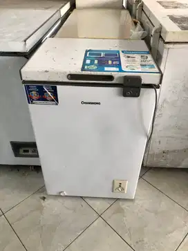 Dijual atau Disewakan Freezer box bekas Changhong 100lt dijamin beku