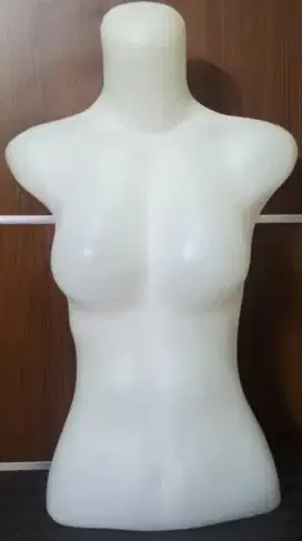 menakin wanita dewasa setengah badan kondisi baik bekas toko