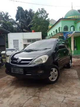 Toyota Kijang Innova 2006 Bensin