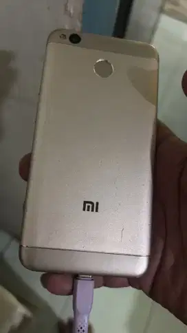 Xiaomi redmi 4x RAM 2/16GB pemakaian normal mulus original dijamin