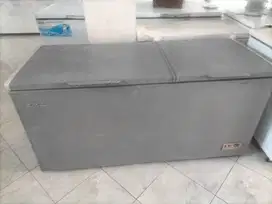 Dijual atau Disewakan Freezer box bekas Modena abu 600lt kondisi oke