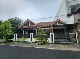 rumah luas hook strategis dekat manahan