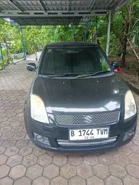 Suzuki swift ST 1.5 AT 2010