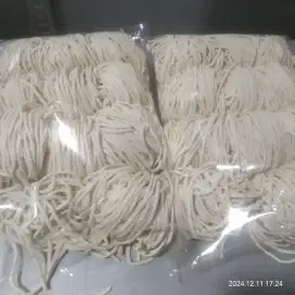 jual mie ayam mentah,krupuk pangsit tahan 1,5-2 bulan dalam frezeer