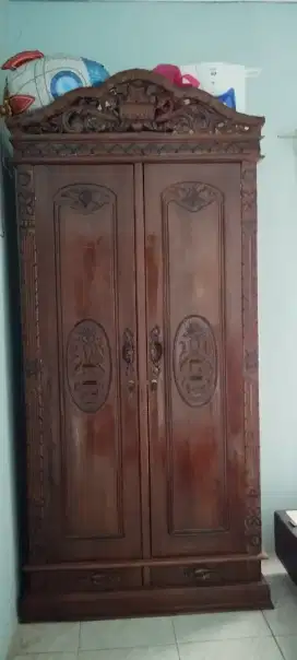 Lemari jati dua pintu