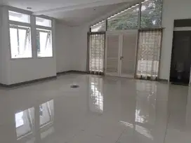 Rumah Strategis Bisa Untuk Tinggal Kantor Atau Usaha Mainroad Sutami