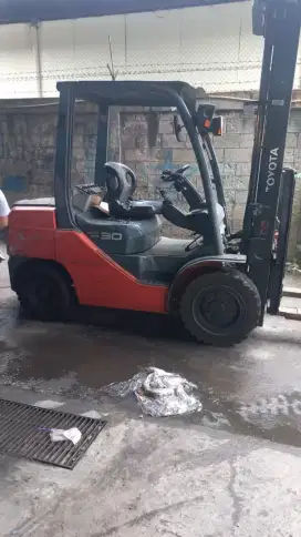 Forklift Toyota 2017 (Bekas)