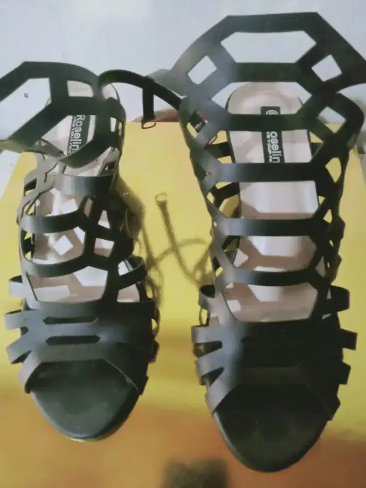 Sepatu Cantik size 38