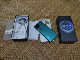 Vivo v30 5G ram 8/256 lengkap mulus no minus, pemakaian 1 bulan