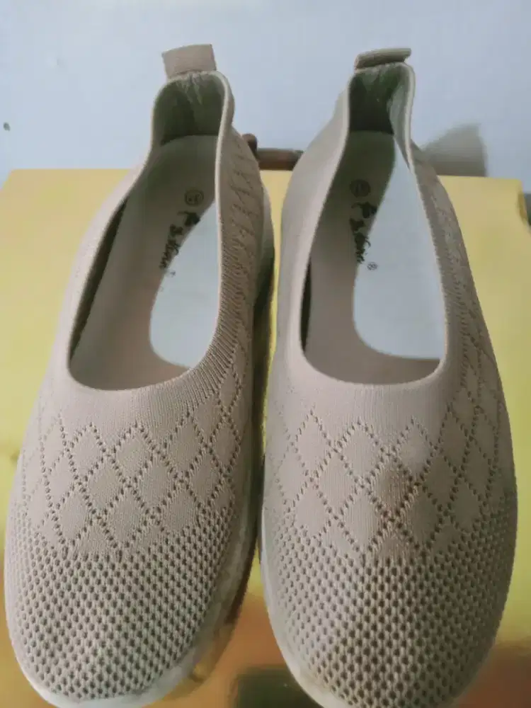 Sepatu size 37-38 Dr Kevin