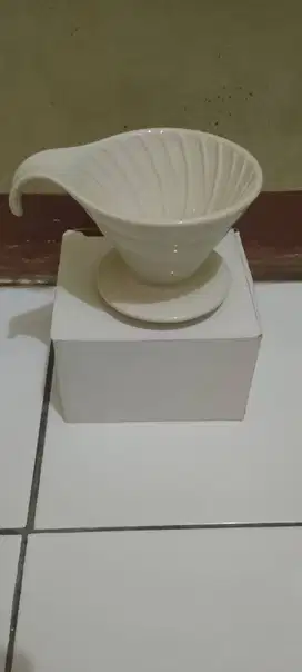 ONE TWO CUPS V60 DRIPPER KOPI KERAMIK PUTIH