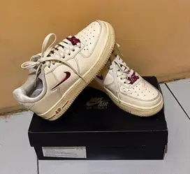 NIKE AIR FORCE 1 ‘07 SE WOMEN’s BASKETBALL SHOES