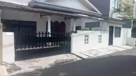 Di Sewakan Rumah Nyaman 2 Lantai di Tanah Kusir, Jakarta Selatan