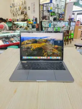 ( Second ) MacBook Pro 2018 13 inch 8/256GB - Gray | Original 100%