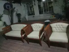 Menerima servis sofa panggilan