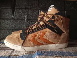 Sepatu boots HUMMEL
