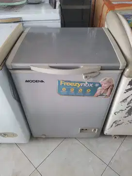 Dijual atau Disewakan Freezer box bekas Modena 100lt siap pakai, mulus