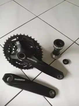 Crankset Shimano MT-200 triple hollowtec 2