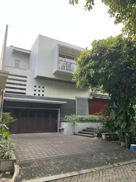 Dijual cepat rumah mewah semi furnish di Kemang Pratama Regency Bekasi