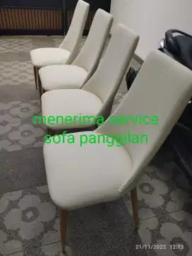 Menerima servis sofa panggilan