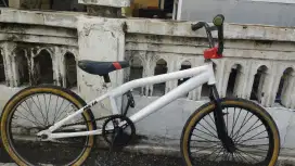 Sepeda Bmx ukuran 20