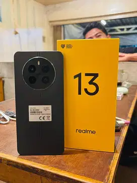 Realme 13 8/128 pemakaian 3hari , Garansi on setahun 2026