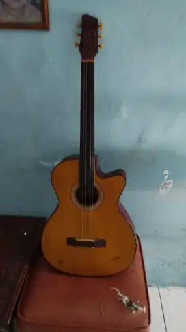 Gitar & ukulele bekas masih bagus