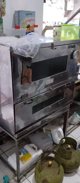 Dijual Oven untuk Bolu, Lapis Legit, atau Roti