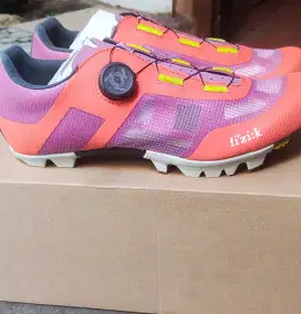 Sepatu Fizik Vento Proxy Coral