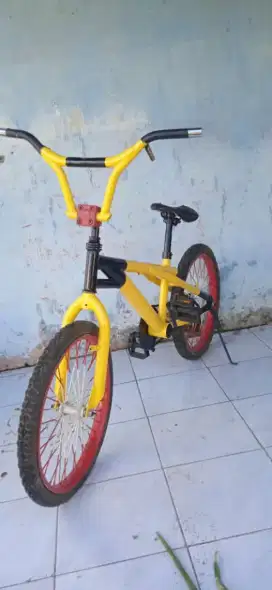 Sepeda bmx Pacific 20 bumblebee