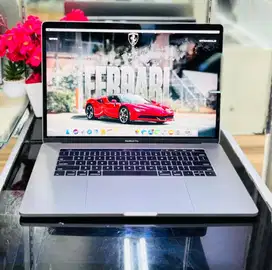 Macbook Pro 2016 15-Inch CORE i7 Ram 16/512GB Mulus Minus R-DC