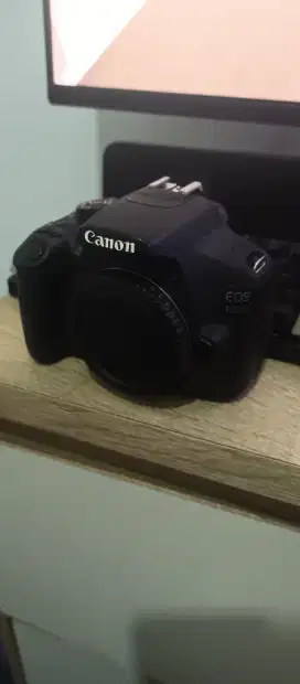 Kamera DSLR Canon EOS 1200D Body Only No Lensa