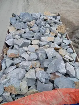 BATU BELAH UNTUK PONDASI MUATAN 5 METER KUBIK JABODETABEK