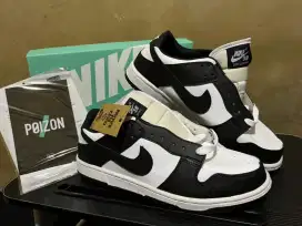 Nike SB hitam putih