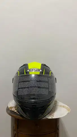 Helm Zeus ZS 813