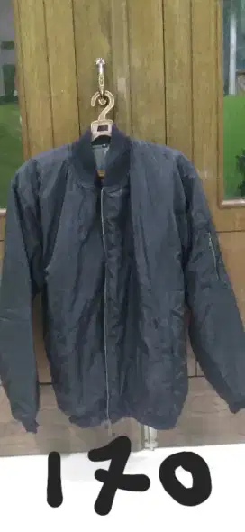 Jaket hitam bahan bagus