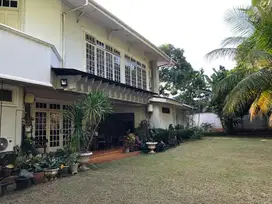 Rumah Exclusive Posisi Hook di Jl Kertanegara Kebayoran Baru