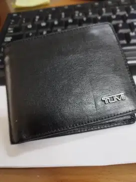 dompet pria kulit hitam preloved tumi