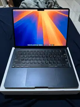 Macbook air retina M2 CHIP midnight 14 8/256gb fullset IBOX ID/A