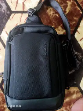 Tas slempang Ori SamsoniteRed Lymane Sling Black 99%