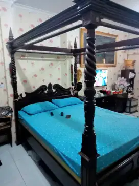 Tempat tidur jati