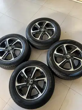 DIJUAL VELG DAN BAN ORI MOBIL BRIO SATYA MASIH BARU GRESS TAHUN 2024